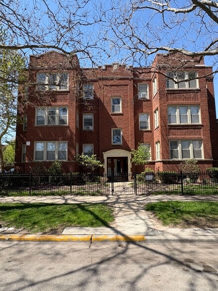 Primary Photo Of 2432-2434 W Fargo Ave, Chicago Apartments For Sale