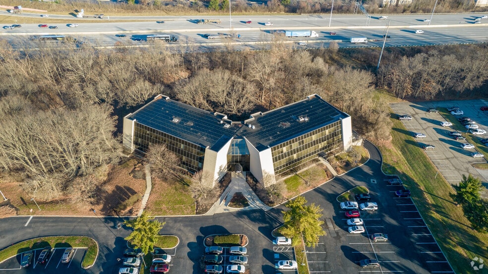 More Photos Of 150 E Wilson Bridge Rd, Worthington Office For Lease