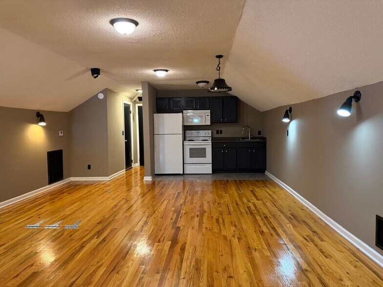 More Photos Of 581 W Main St, Spartanburg Office Residential For Lease