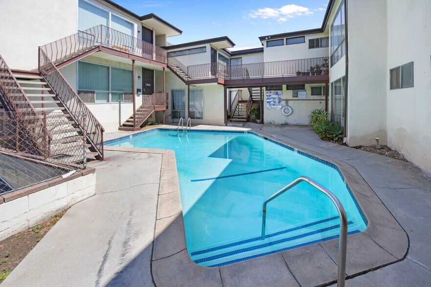 More Photos Of 3750 Midvale Ave, Los Angeles Apartments For Sale