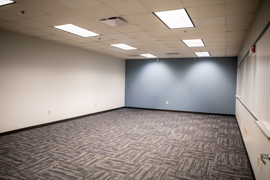 More Photos Of 3587 Parkway Ln, Peachtree Corners Light Distribution For Lease