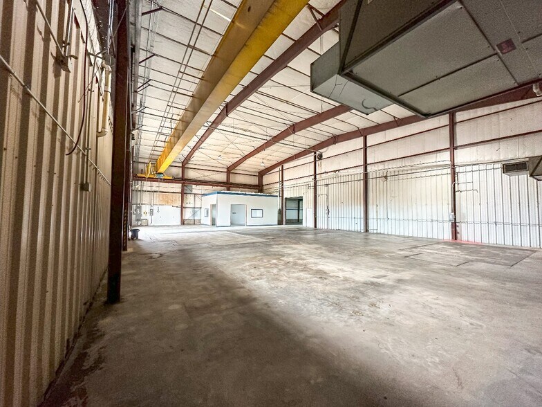 More Photos Of 1701 Industrial Blvd, Brenham Manufacturing For Lease