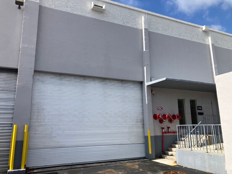 More Photos Of 1700-1744 NW 82nd Ave, Doral Warehouse For Lease
