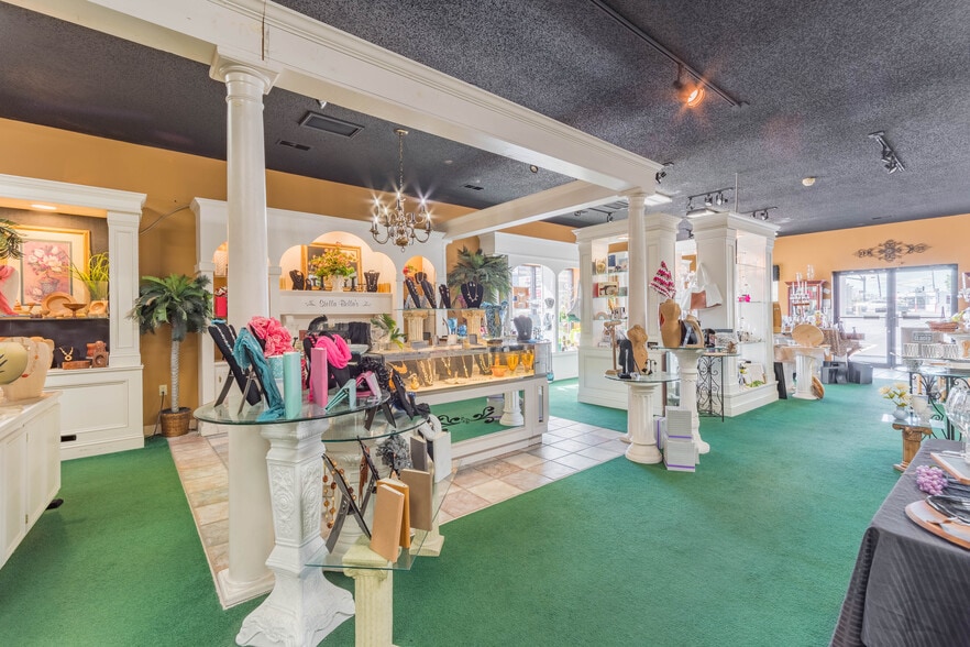 More Photos Of 451 Columbia Ave, Lexington Freestanding For Sale
