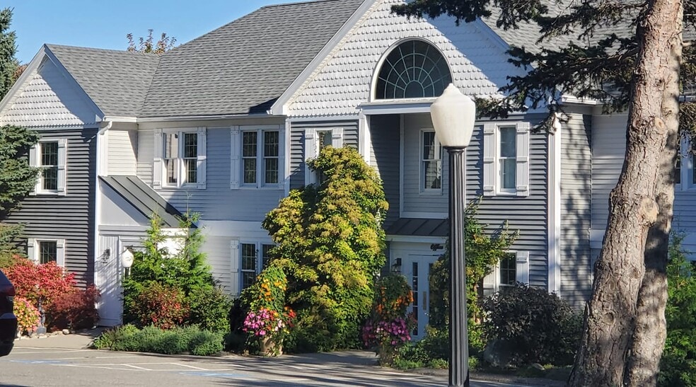 More Photos Of 886 Commercial St, Rockport Hotel For Sale