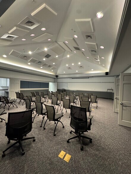 More Photos Of 150 Venture Dr, College Station Office For Sale