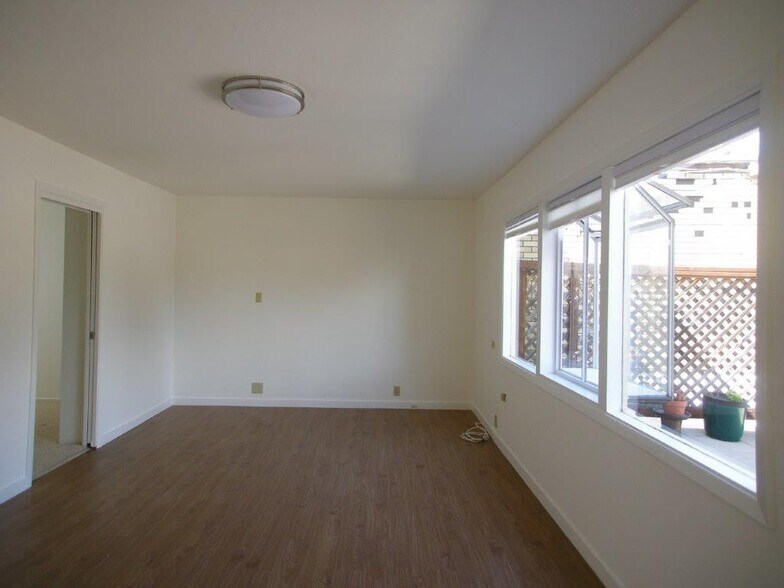 More Photos Of 6628 Telegraph Ave, Oakland General Retail For Sale