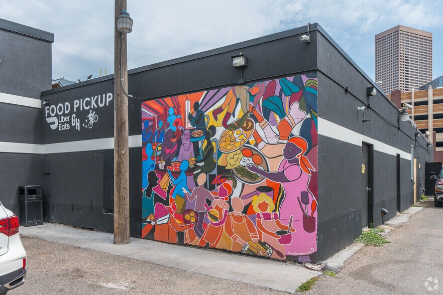 More Photos Of 1015-1025 Currie Ave, Minneapolis General Retail For Lease