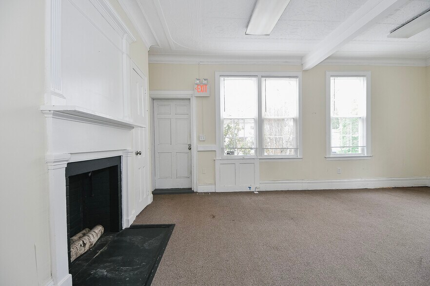 More Photos Of 93-97 Broad St, Middletown Office For Sale