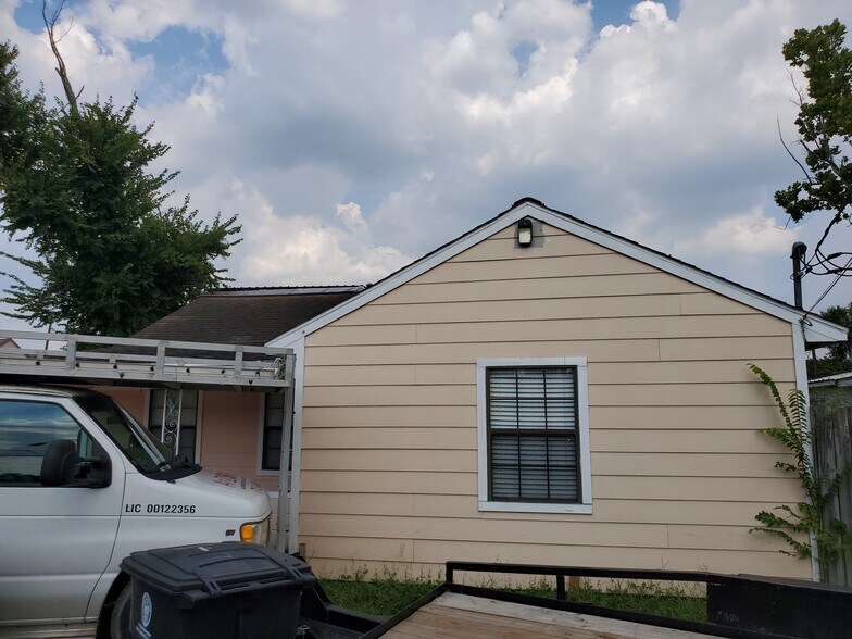 More Photos Of 3135 Golfcrest Blvd, Houston Storefront Retail Residential For Sale