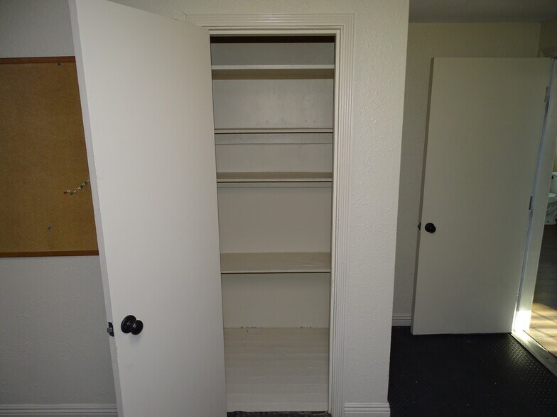More Photos Of 2110 W Bonanza Rd, Las Vegas Service For Lease