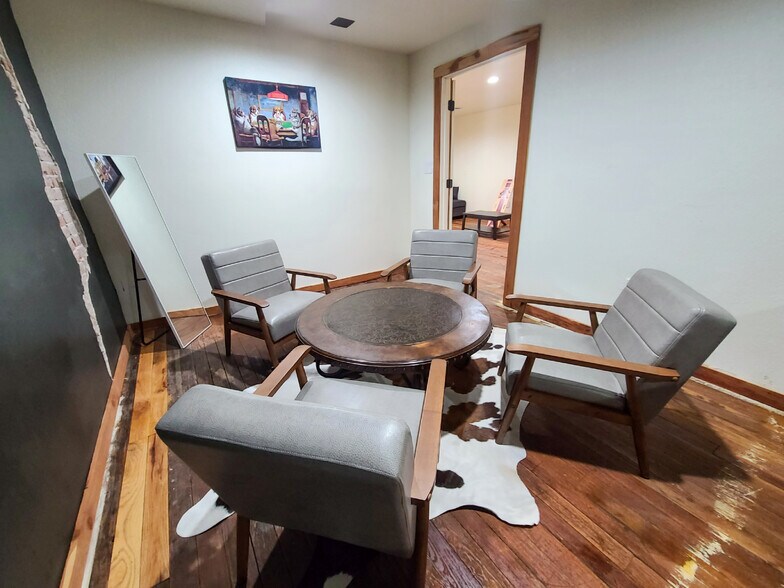 More Photos Of 109 Main St SE, Gravette Office For Lease