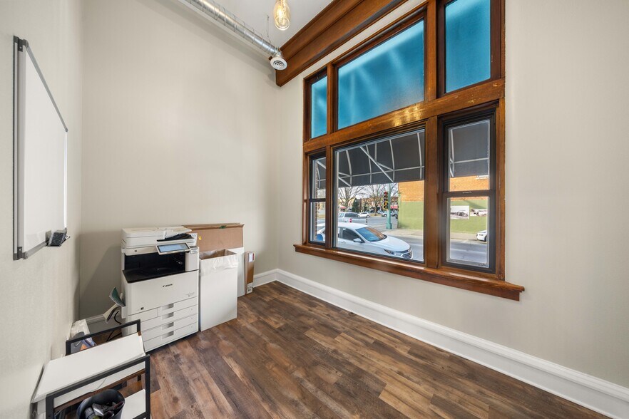 More Photos Of 101 E Jefferson St, Winterset Office For Sale