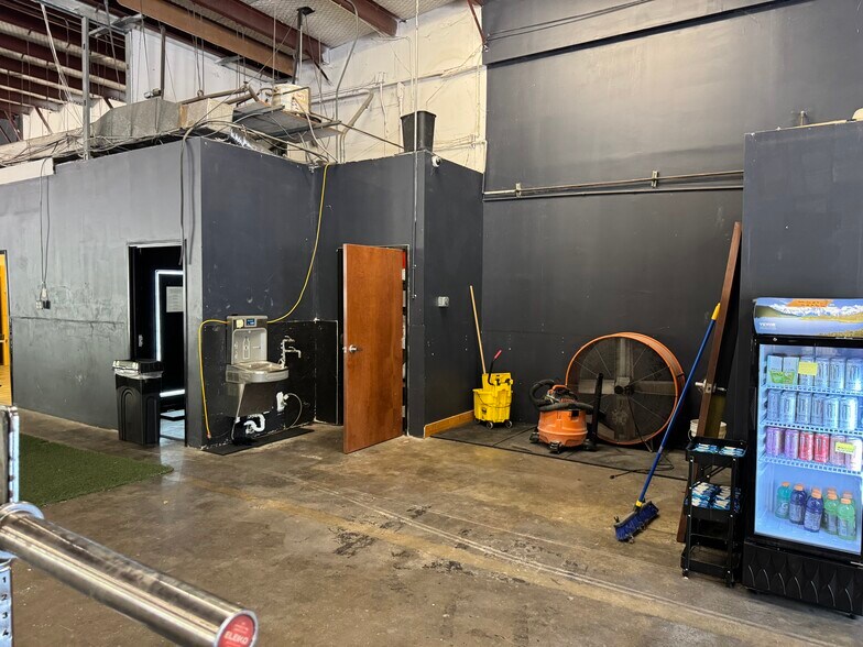 More Photos Of 1106 Smith Rd, Austin Warehouse For Lease