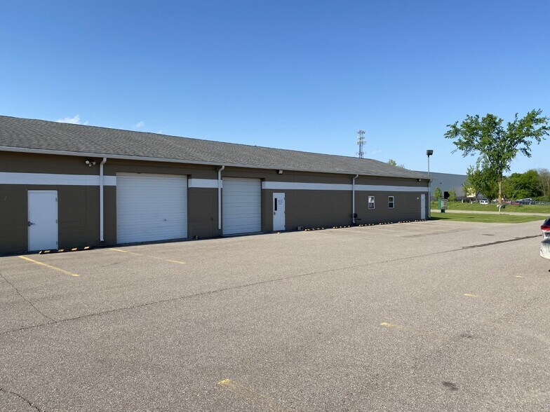 Primary Photo Of 867-887 Grand Oaks Dr, Howell Warehouse For Lease