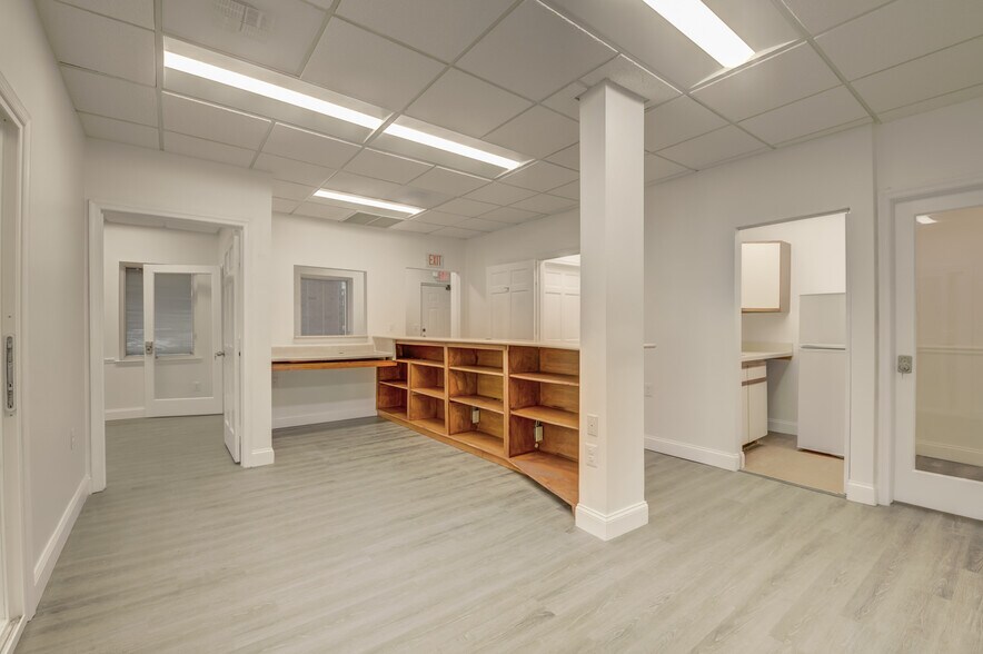 More Photos Of 4609 Pinecrest Office Park Dr, Alexandria Medical For Sale