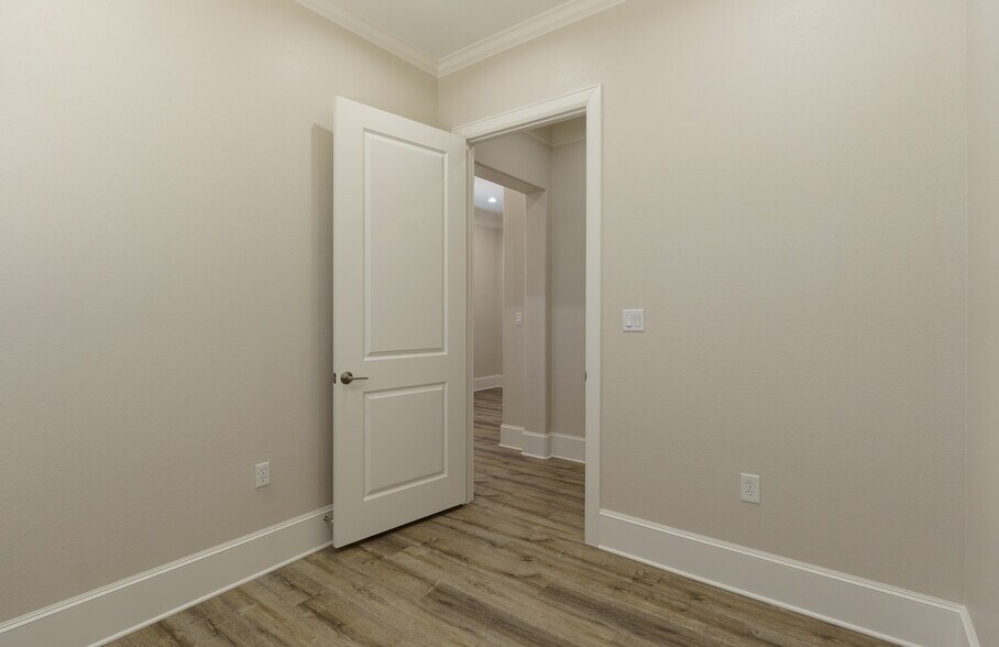 More Photos Of 19539 Champion Forest Dr, Spring Medical For Sale