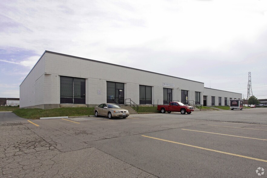 More Photos Of 1203 Fewster Dr, Mississauga Industrial For Sale
