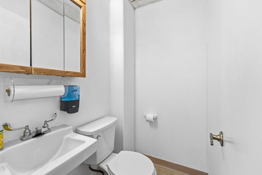 More Photos Of 1515 Smith St, North Providence Medical For Sale