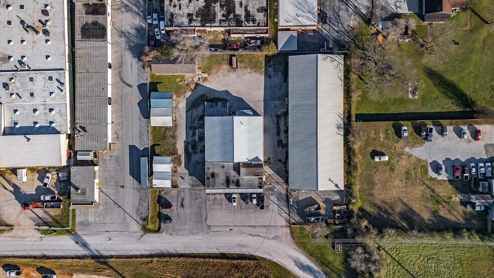 More Photos Of 2101 S ARKOLA Dr, Springdale Warehouse For Sale