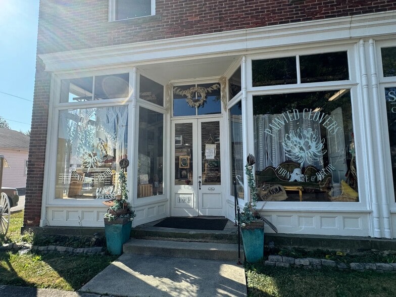 More Photos Of 103 W Main St, Haskins Storefront For Lease