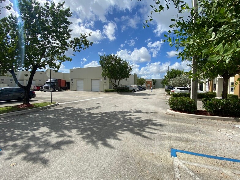 More Photos Of 2051 NW 112th Ave, Doral Showroom For Sale