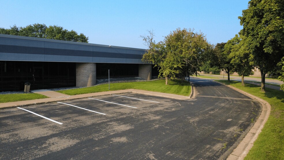 More Photos Of 700-865 5th St S, Hopkins Flex For Sale
