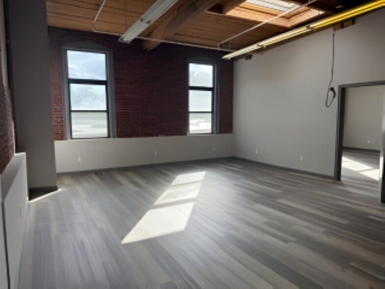 More Photos Of 60 Pine St, Methuen Light Manufacturing For Lease