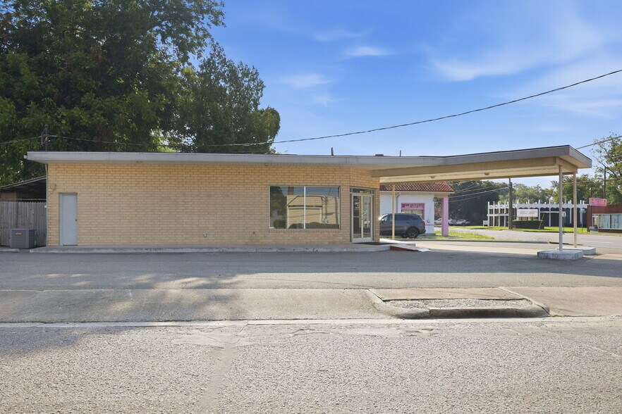 More Photos Of 1513 W Vernon Ave, Kinston General Retail For Lease