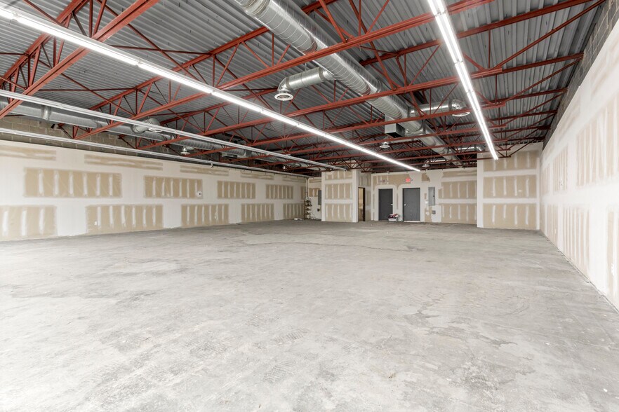 More Photos Of 16775-16777 E 13 Mile Rd, Fraser Unknown For Lease