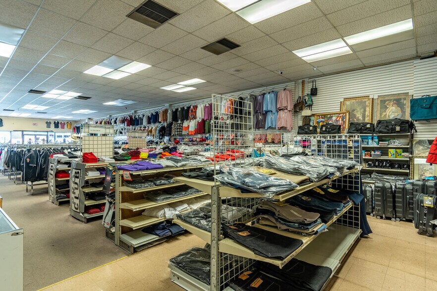 More Photos Of 549 San Benito St, Hollister Storefront For Lease