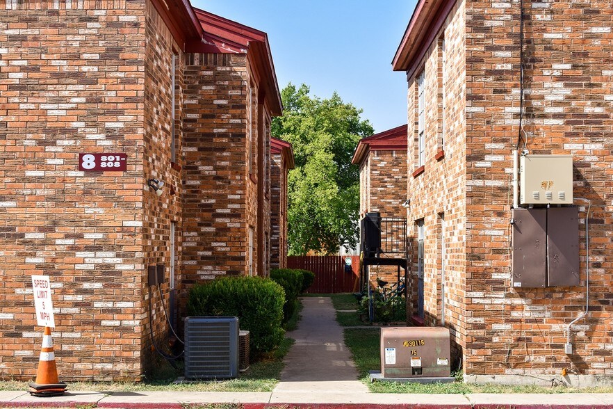More Photos Of 1105 N 18th St, Killeen Apartments For Sale