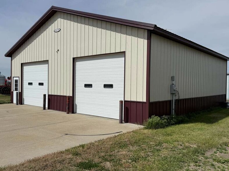 More Photos Of 308 S Hickman St, Atkinson Light Manufacturing For Sale