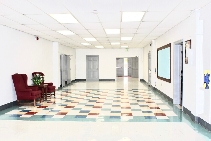 More Photos Of 2005 N Country Club Dr, Montgomery Schools For Sale