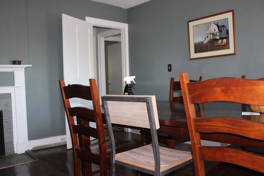 More Photos Of 88 Bradley Rd, Woodbridge Office For Sale