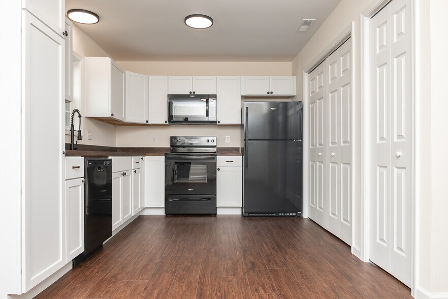 More Photos Of 105 E Adams St, Georgetown Apartments For Sale