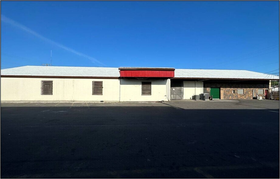 More Photos Of 2318 W Columbus Dr, Tampa Warehouse For Lease