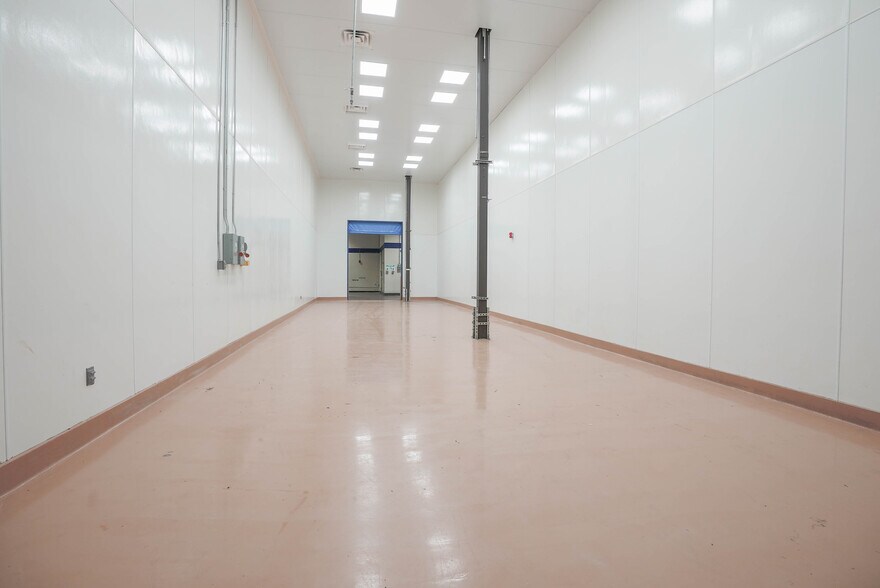 More Photos Of 10410 Corporate Dr, Sugar Land Research And Development For Lease
