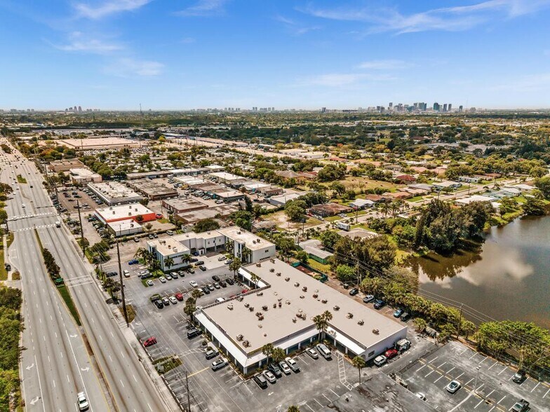 More Photos Of 2450-2556 W Oakland Park Blvd, Oakland Park Storefront For Sale