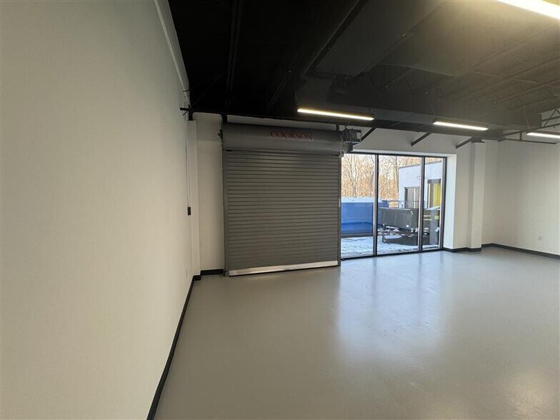 More Photos Of 118 Turnpike Rd, Southborough Office For Lease