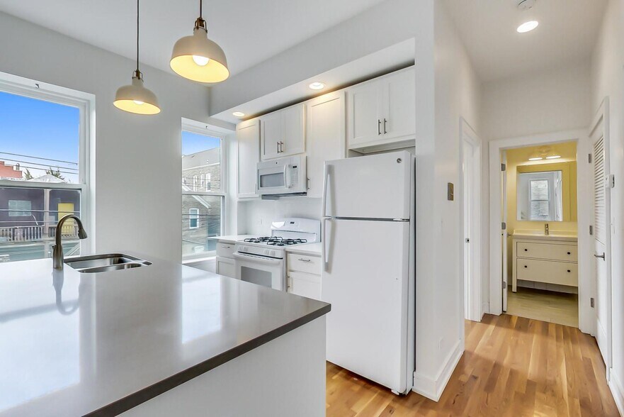 More Photos Of 1157 W 18th St, Chicago Apartments For Sale