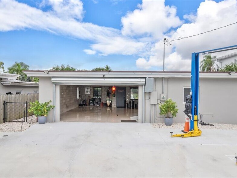 More Photos Of 2404 Hollywood Blvd, Hollywood Loft Creative Space For Lease