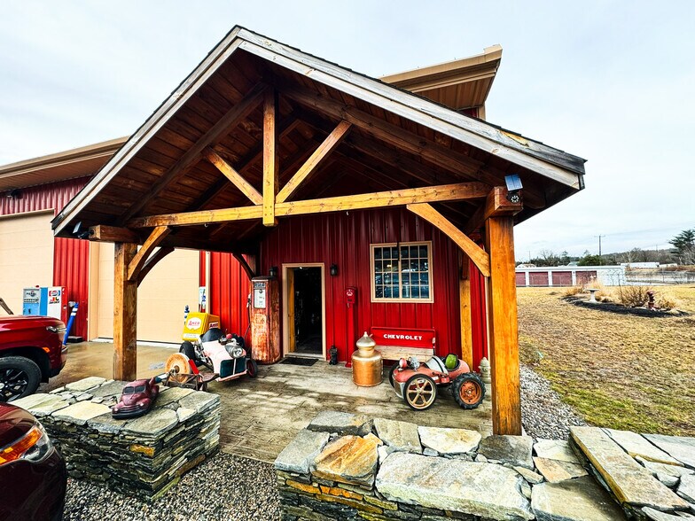 More Photos Of 4 Nora Ln, Pomfret Warehouse For Sale