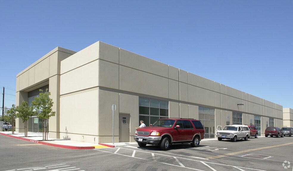 More Photos Of 9040 Brentwood Blvd, Brentwood Flex For Sale