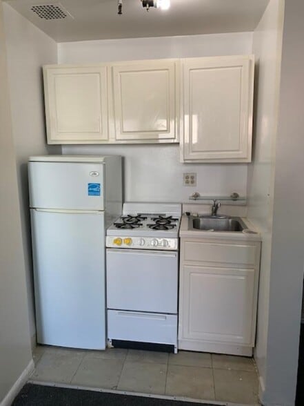 More Photos Of 105 Luquer St, Brooklyn Apartments For Sale