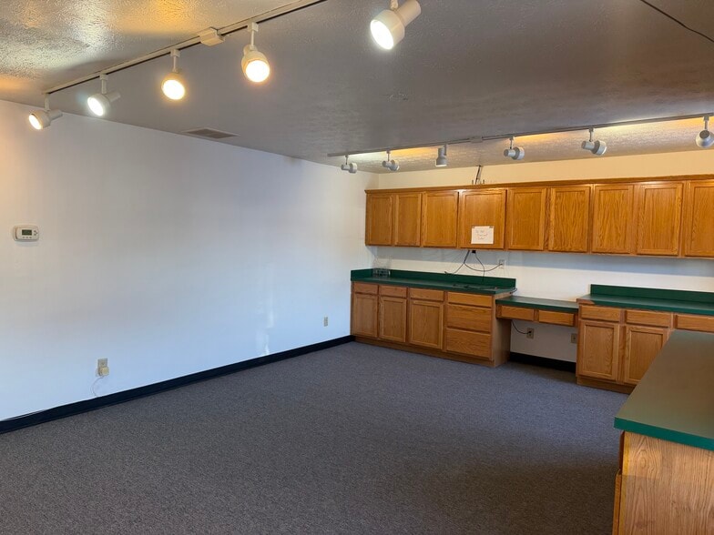 More Photos Of 207 Big Run Rd, Lexington Warehouse For Lease