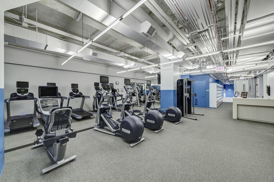 More Photos Of 33 N LaSalle St, Chicago Coworking Space