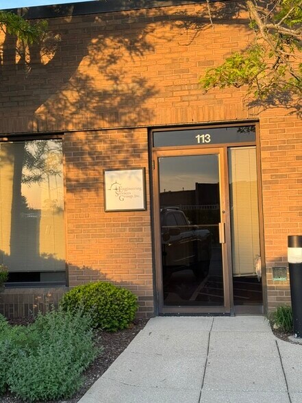 More Photos Of 4260 Westbrook Dr, Aurora Loft Creative Space For Lease