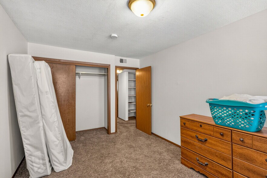 More Photos Of 875-885 25th St, Lincoln Apartments For Sale