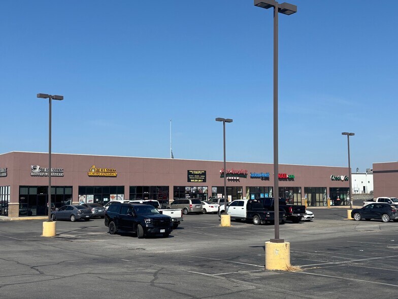 More Photos Of 3040 W Broadway Blvd, Sedalia Unknown For Lease